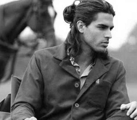 Model rambut Samurai Man Bun (Sumber: nextluxury.com)