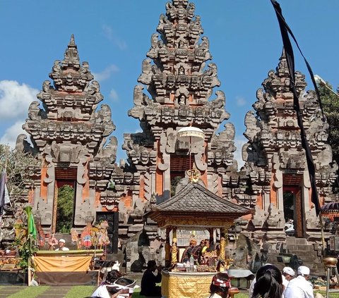 Eksotisme Pura di Lereng Gunung Semeru, Sempat Ditolak Pejabat Kini Berdiri Megah Berkat Kekompakan Warga Hindu Lumajang dan Bali