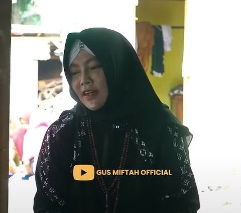 Momen Lebaran Gus Miftah di Lampung, Bagi-bagi THR Segepok Kepada Keluarga 'Bisa Buka Toko Untuk Usaha'