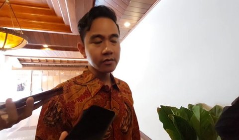 Gibran juga mengaku belum sempat memantau jalannya sidang hari ini.