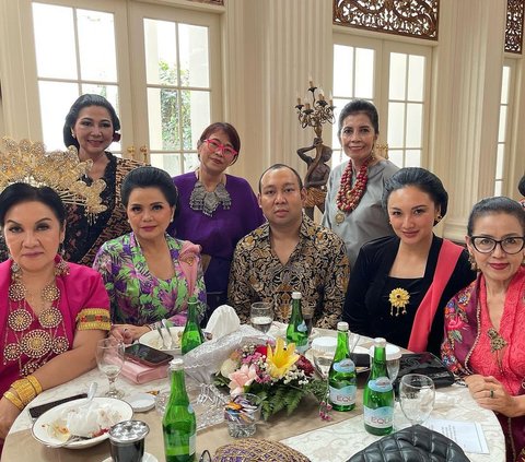 Anggunnya Tata Cahyani Berkebaya di Hari Kartini Bareng Titiek Soeharto, Netizen 'Cantiknya Enggak Habis 7 Turunan'