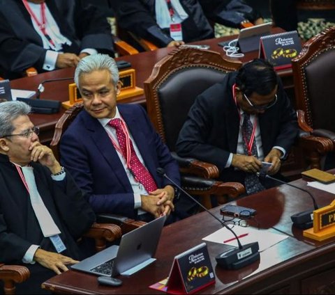 FOTO: Reaksi Wajah Anies-Cak Imin dan Ganjar-Mahfud Menyimak Sidang Putusan Sengketa Pilpres 2024 di MK