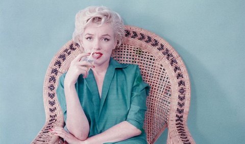 <b>Marilyn Monroe Menulis Sebuah Buku</b><br>