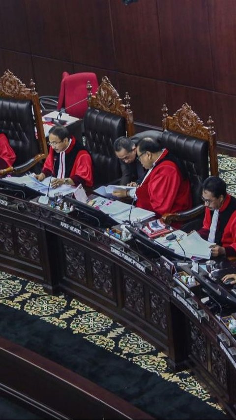 MK Tidak Temukan Bukti Bansos yang Dibagikan Jokowi Untungkan Prabowo-Gibran