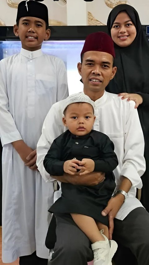 Portrait of the Warm Family of Ustaz Abdul Somad, who Likes to Invite His Children to Preach