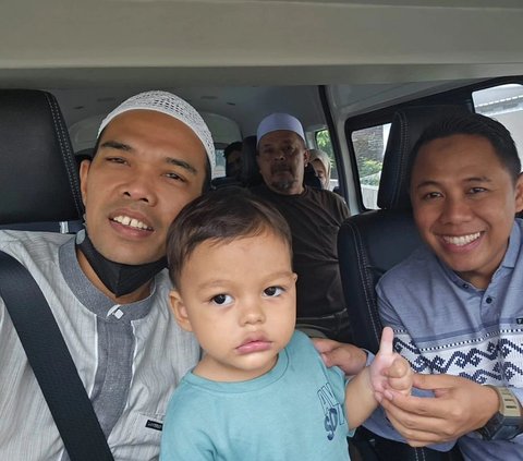 Warm Portrait of the Family of Ustaz Abdul Somad, Who Likes to Invite His Children to Preach