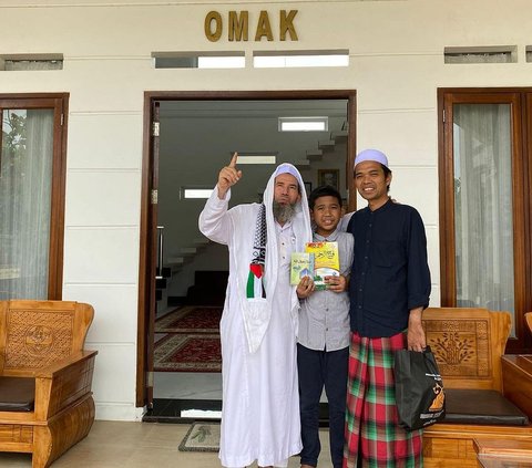 Warm Portrait of the Family of Ustaz Abdul Somad, Who Likes to Invite His Children to Preach