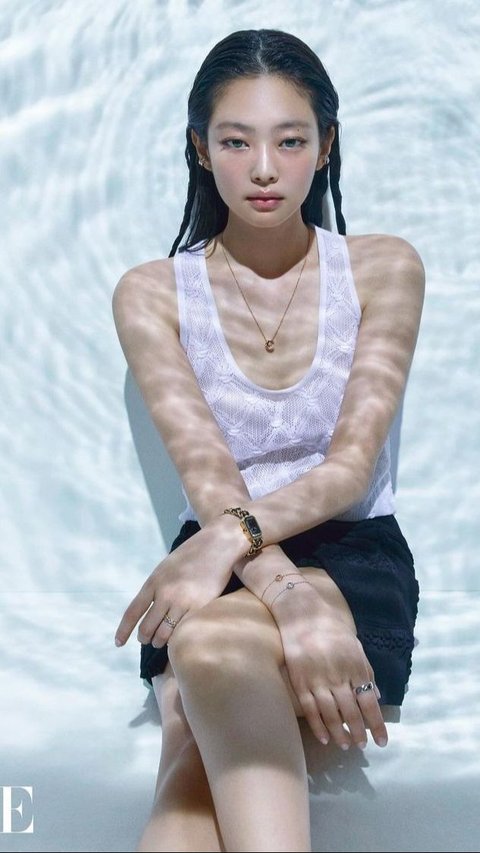 Tampil Cantik Mempesona Bak Ice Princess dengan 'Wet Look', Berikut 10 Potret Jennie BLACKPINK Dalam Photoshoot Terbaru