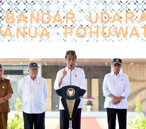 Jokowi Complains Presidential Aircraft Cannot Land at the Inaugurated Panua Powuhato Airport