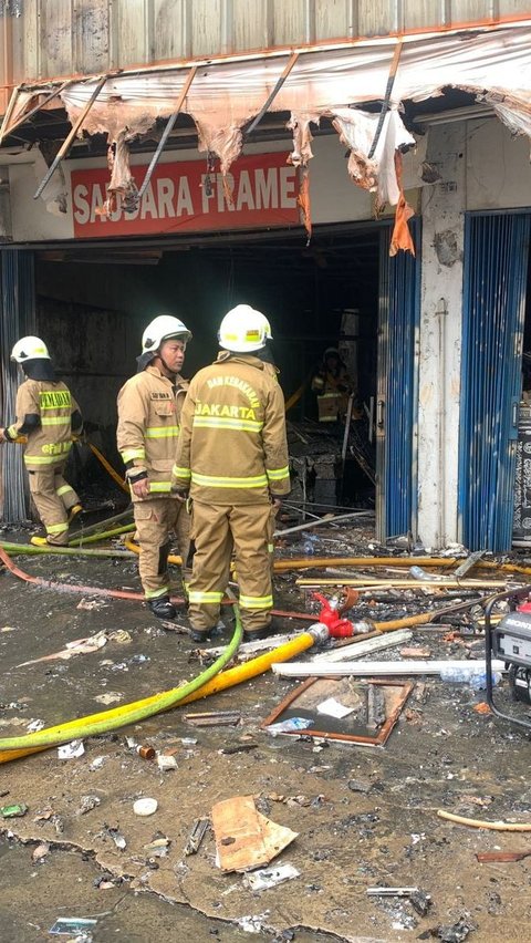 Hasil Olah TKP Kebakaran Ruko di Mampang: Tidak Ada Pintu Darurat, Api Berasal dari Basement<br>