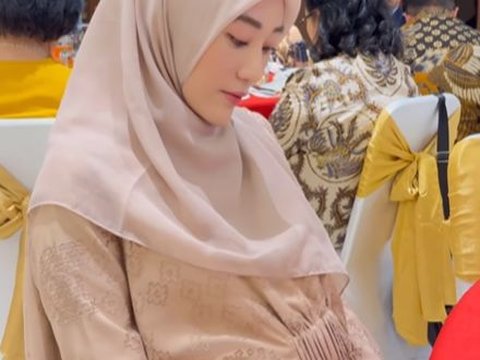 Attend Non-Muslim Family Event Calmly Wearing Syar'i Clothing, Larissa Chou Flooded with Praise