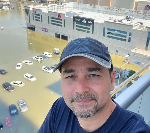 Potret Umar Lubis Tiga Hari Terjebak Banjir saat Liburan di Dubai, Akhirnya Dievakuasi Pakai Perahu