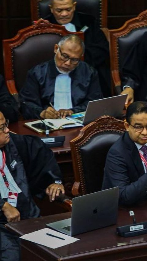 Berapi-Api BW Tim Hukum AMIN Keras Singgung Jokowi, Salut sama Tiga Hakim MK