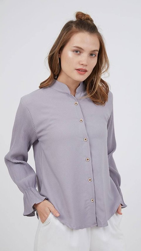 2. Sofia Muafa Pleats Blouse dari Berrybenka