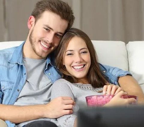 12 Ide Kencan Romantis di Rumah, Bikin Hubungan Jadi Lebih Berwarna
