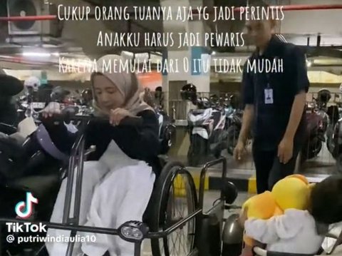 Momen Orang Tua Disabilitas Ajak Anaknya Jalan-Jalan ke Mall Ini Viral, Curi Perhatian