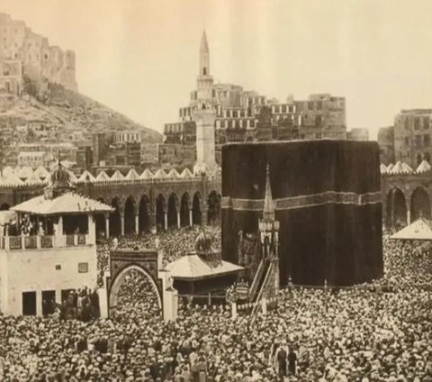 The First Photographer to Capture a Photo of the Kaaba 1.5 Centuries Ago, Recorded in History