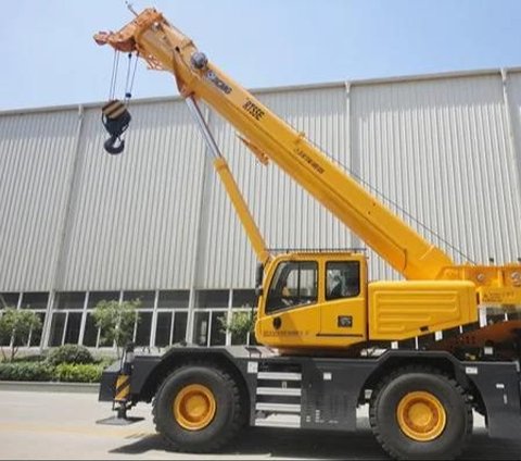 Touching Story of a Woman Who Rents a Crane to Help Her Daughter-in-Law Go Upstairs After Giving Birth, Breaking the Stereotype of Evil Mother-in-Law