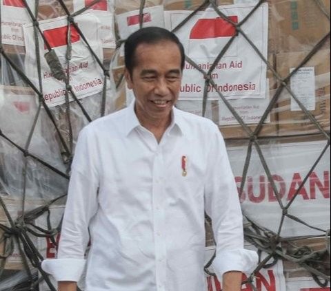 Presiden Joko Widodo atau Jokowi memastikan akan mendukung proses transisi pemerintahan ke presiden dan wakil presiden terpilih periode 2024-2029, Prabowo Subianto-Gibran Rakabuming Raka. 