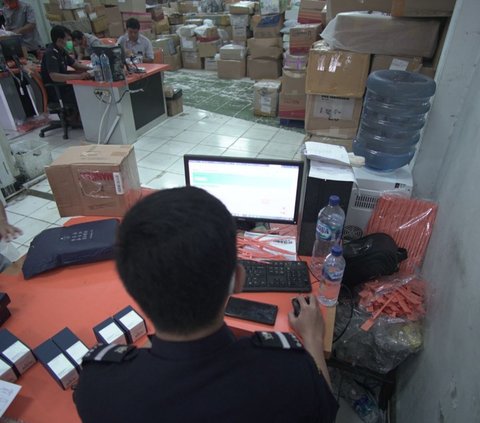 Viral Youth Buys Shoes from Abroad for Rp10 Million, Taxed Rp31 Million, Here's the Explanation from Customs