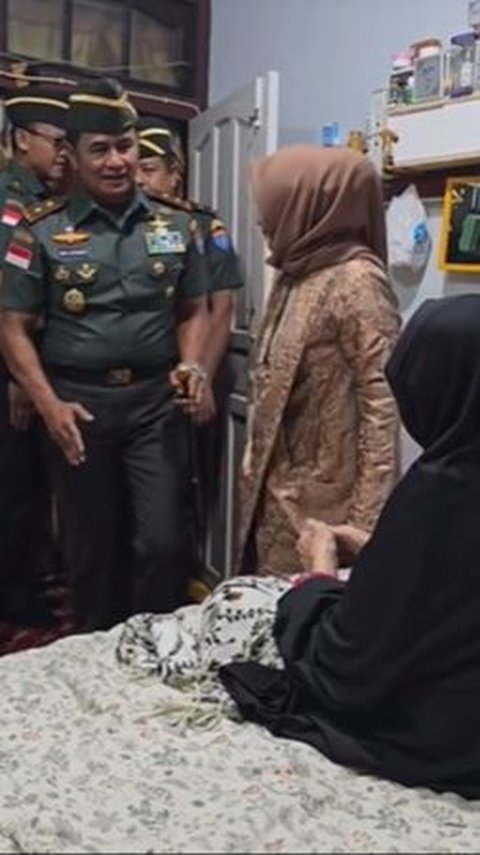 Momen Jenderal TNI Darah Kopassus Bertemu Perempuan Usia 107 Tahun Keturunan Rasulullah SAW, Cium Tangan lalu Didoakan