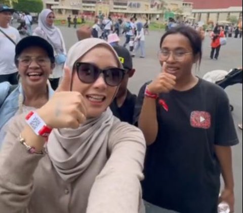 Viral Aksi Wanita Ajak Keluarga Pengasuhnya Liburan di Dufan, Tuai Pujian Warganet