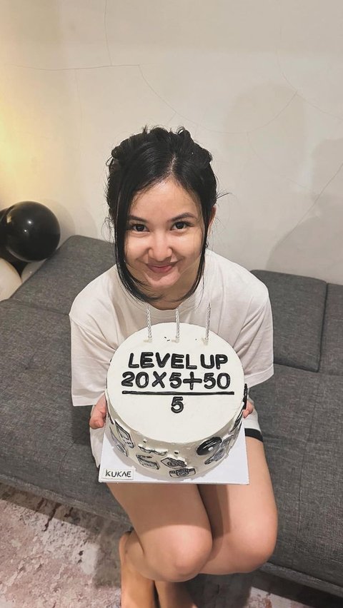 Potret Adinda Azani Ulang Tahun ke-30 Masih Terlihat Imut dan Muda, Kuenya Bikin Netizen Berhitung