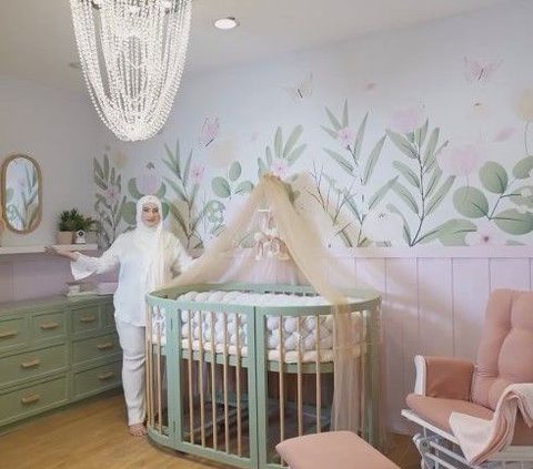 Room Tour for Tasyi Athasyia's 4th Child, Complete with Pink Decorations and a Breastfeeding Chair