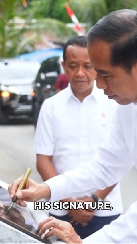 Foreigner Reveals Secret Code behind Jokowi's Signature, Political Connections to UGM Gang