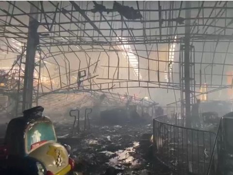 Graha Mulia Plaza di Lumajang Ludes Terbakar, Terdengar Beberapa Kali Ledakan Keras