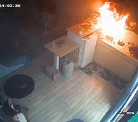Tenang saat Ada Kebakaran di Dapur, Aksi Pria Padamkan Api Ini Tuai Pujian Warganet
