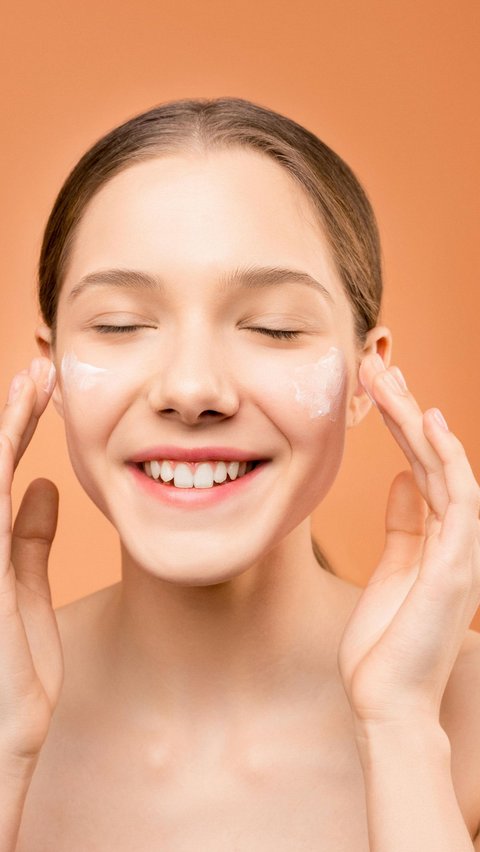 Use Skincare with Soothing Agent Content for Sensitive Skin.