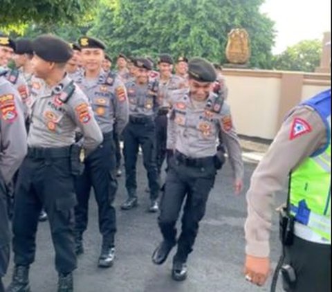 Momen Komandan Panggil Anggota Polisi yang Dompetnya Kosong, Ternyata Lakukan Hal Tak Terduga