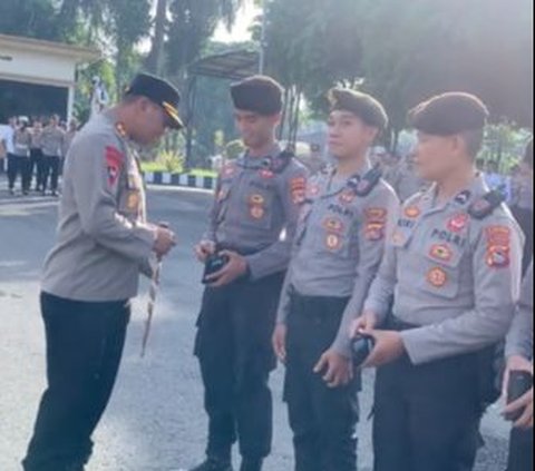 Momen Komandan Panggil Anggota Polisi yang Dompetnya Kosong, Ternyata Lakukan Hal Tak Terduga
