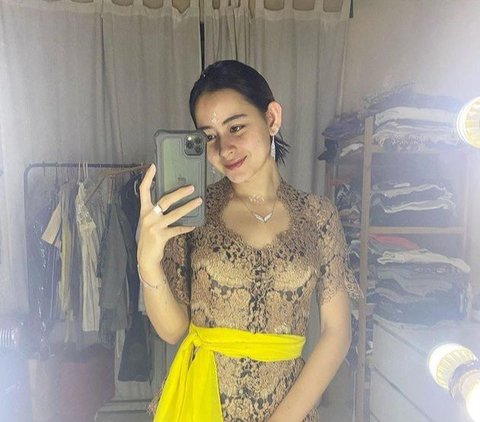 The Charm of 8 Artists Wearing Traditional Balinese Clothing, Luna Maya Stuns