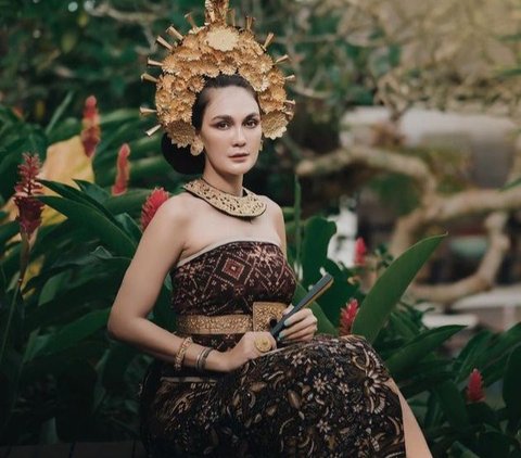 The Charm of 8 Artists Wearing Traditional Balinese Clothing, Luna Maya Stuns