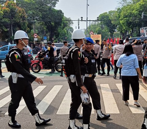 Paspampres Berjaga di Sekitar KPU Jelang Pengumuman Presiden Terpilih Prabowo-Gibran