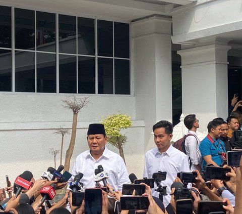 Kompak Berkemeja Putih, Prabowo-Gibran Tiba di KPU Jelang Penetapan Presiden-Wapres Terpilih