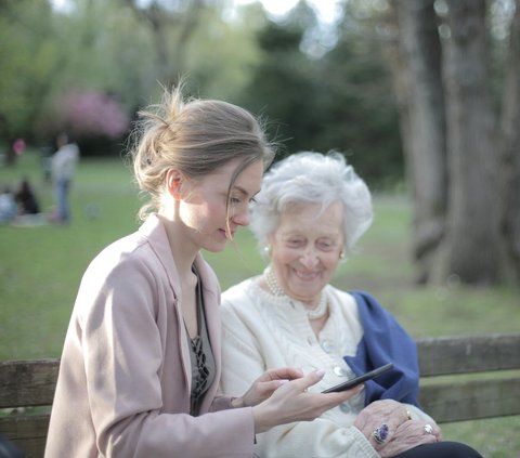 The Miracle of a Mother's Prayer Penetrating the Earth and Sky, Here are the Virtues You Need to Know