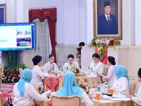 8 Potret Cantik Annisa Pohan Kenakan Kebaya saat Hadir di Acara Rapat Tahunan Bersama Ibu Negara dan Para Istri Menteri