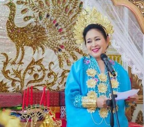 10 Portraits of Titiek Soeharto Celebrating Lebaran 2024 Wearing Traditional Javanese Attire, Equally Beautiful as Annisa Pohan