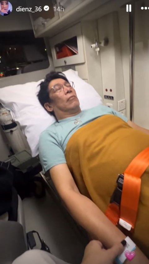 6 Potraits of Parto Patrio Riding in an Ambulance with Closed Eyes, His Condition Raises Concern