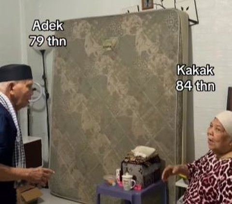 Adik Berusia 79 Tahun Masih Diberi Uang Jajan oleh Kakaknya, Momennya Sweet jadi Sorotan