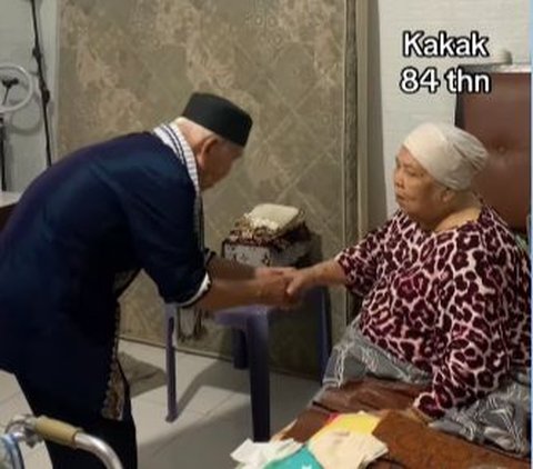 Adik Berusia 79 Tahun Masih Diberi Uang Jajan oleh Kakaknya, Momennya Sweet jadi Sorotan