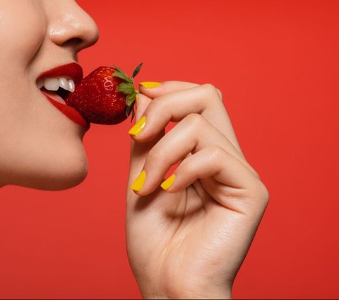 5 Effects of Liking to Snack on Strawberries, Small Fruit Rich in Vitamins