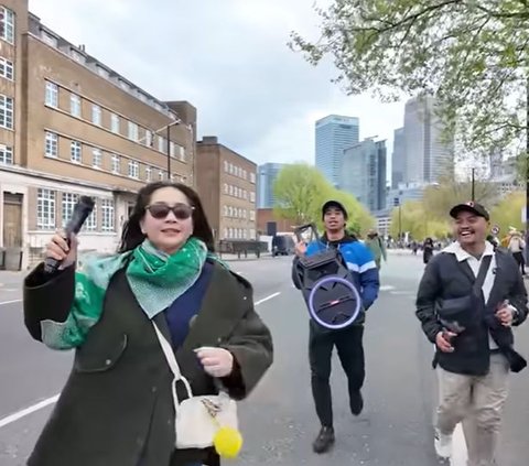 Sensational Video of Nagita Slavina Singing Rungkad in the Streets of London City