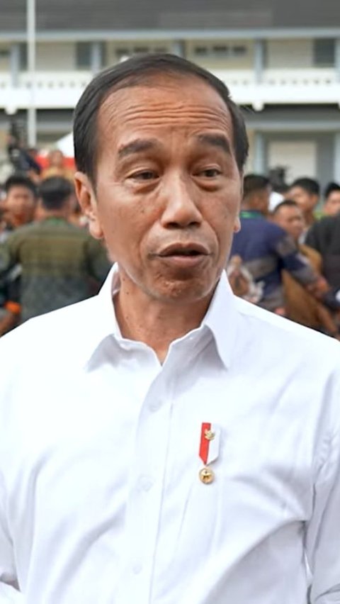 Momen Presiden Jokowi Ikut Salatkan Jenazah Mooryati Soedibyo