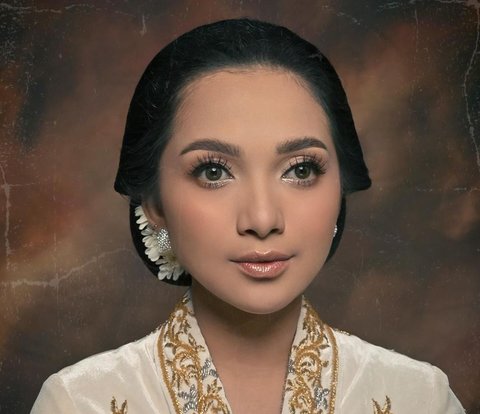 MUA Imitates Kartini's Appearance, Resulting in Modern Youth Beauty