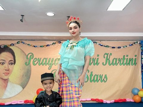 Momen Nurah Syahfirah Dampingi Anak Bungsunya Razeen saat Acara Kartini di Sekolah, Penampilan Istri Teuku Rafly Bikin Salfok