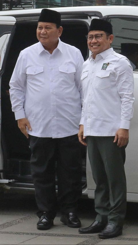 FOTO: Momen Keakraban Prabowo Subianto Disambut Cak Imin di Markas PKB Usai Ditetapkan sebagai Presiden Terpilih 2024